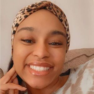 Meet your Posher, Yesenia